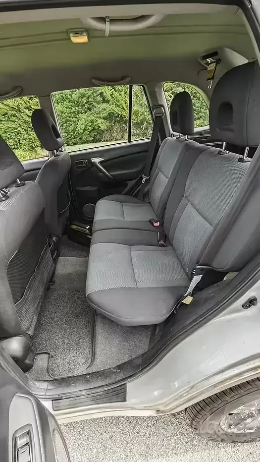 Usata Toyota RAV4 116 CV (85 kW) 2005 Grigio SUV