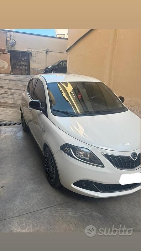 Usata Lancia Ypsilon Gold 95 CV (69 kW) 2018 Bianco Utilitaria