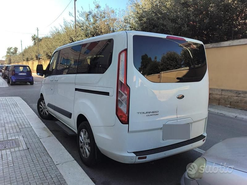Usata Ford Tourneo 130 CV (95 kW) 2021 Bianco Monovolume