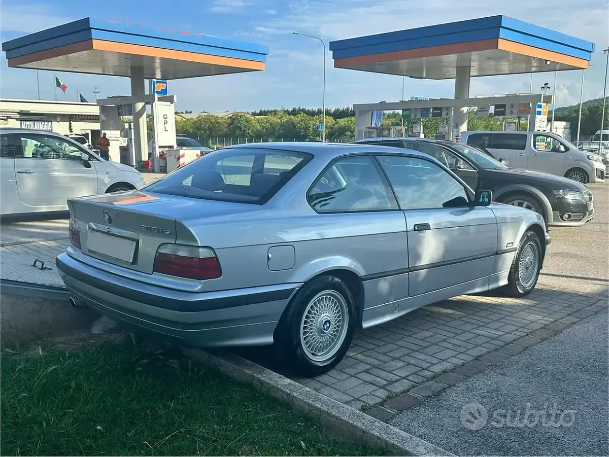 Usata BMW 318 140 CV (102 kW) 1995 Grigio Coupé