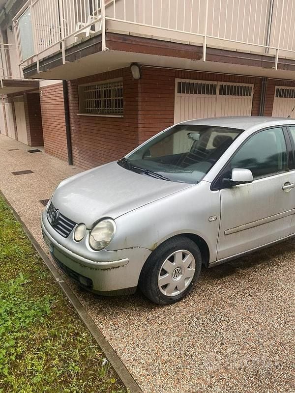 Usata VW Polo 75 CV (55 kW) 2004 Grigio Utilitaria