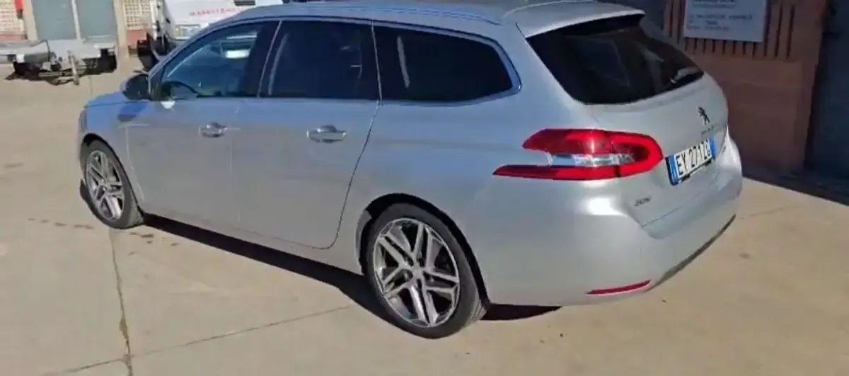 Usata Peugeot 308 SW Business-Line 120 CV (88 kW) 2015 Station wagon