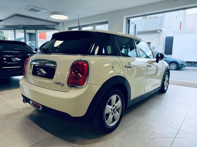 Usata Mini One D Business 95 CV (69 kW) 2016 Beige Utilitaria