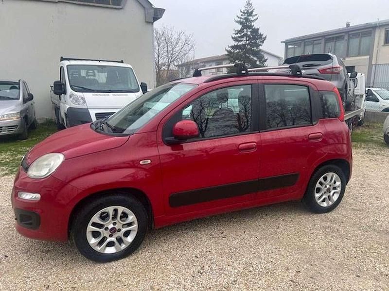 Usata Fiat Panda Lounge 75 CV (55 kW) 2014 Rosso Utilitaria
