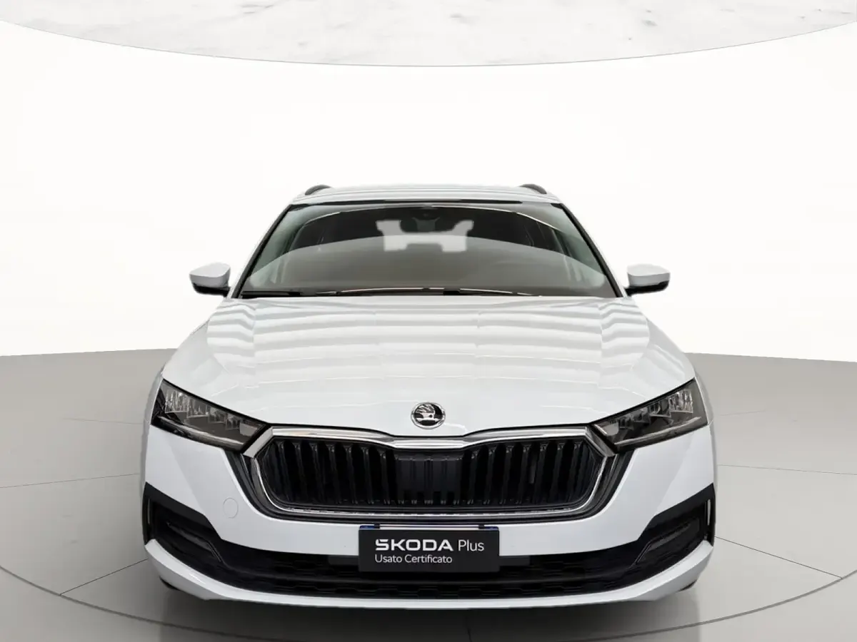 Usata Skoda Octavia Executive 150 CV (110 kW) 2023 Bianco luna metallizzato Station wagon