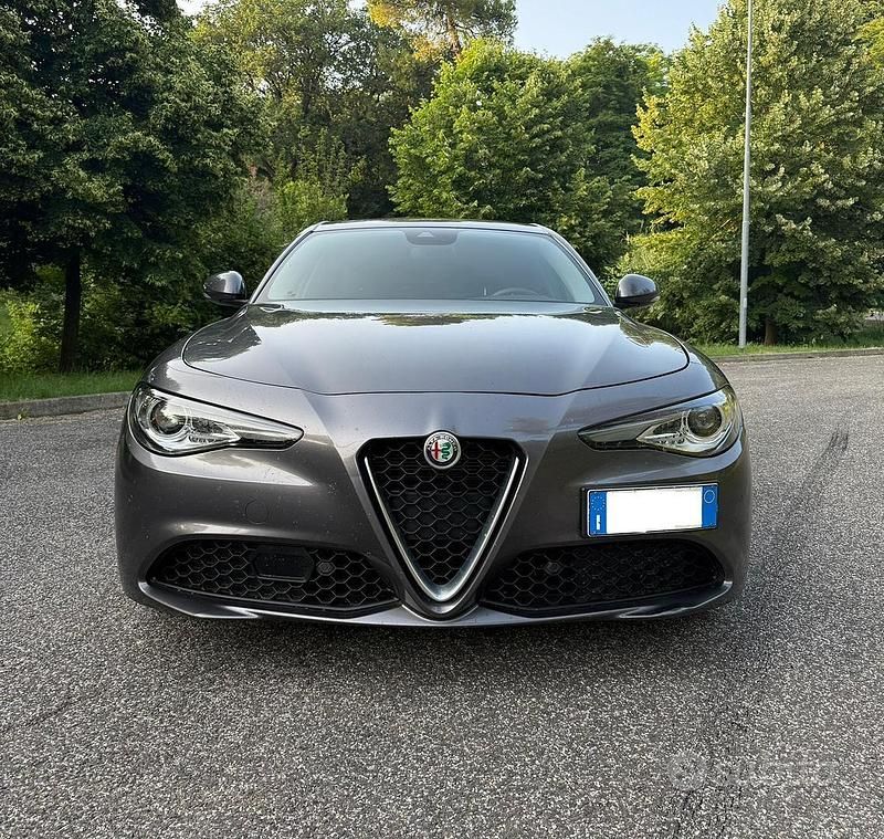 Usata Alfa Romeo Giulia Executive 190 CV (139 kW) 2019 Grigio Berlina