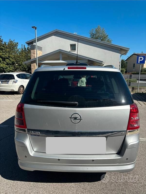 Usata Opel Zafira 140 CV (102 kW) 2008 Grigio Monovolume