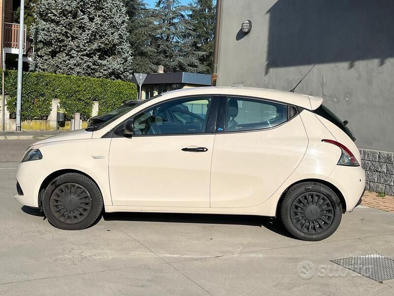 Usata Lancia Ypsilon 69 CV (50 kW) 2019 Utilitaria