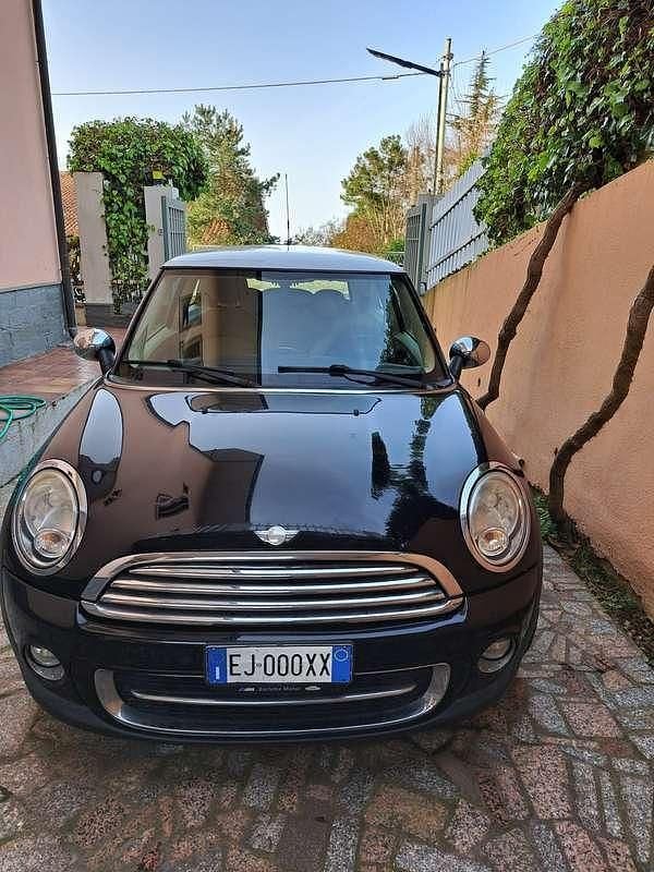Usata Mini Cooper D 111 CV (81 kW) 2011 Nero Utilitaria