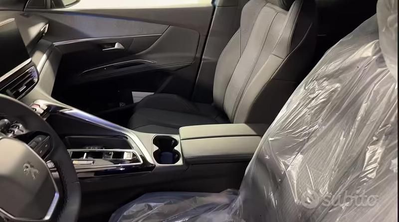 Usata Peugeot 3008 131 CV (96 kW) 2023 Grigio SUV