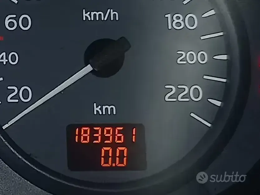 Usata Renault Clio II 65 CV (47 kW) 2003 Grigio Berlina