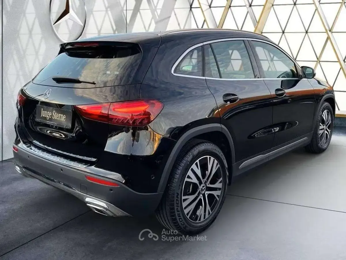 Usata Mercedes GLA200 163 CV (119 kW) 2025 Nero SUV