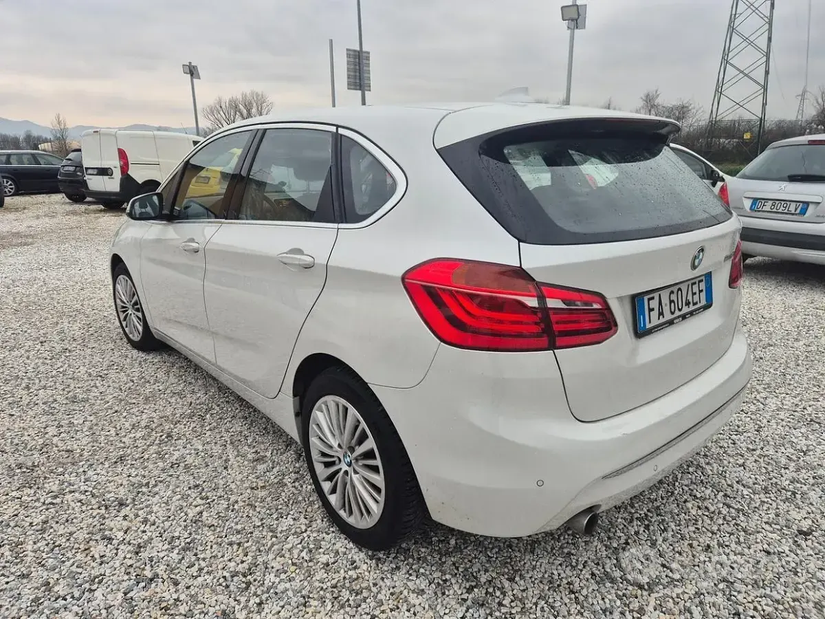 Usata BMW 216 Active Tourer Luxury Line 116 CV (85 kW) 2015 Bianco Monovolume