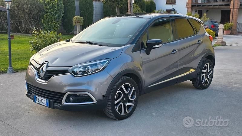 Usata Renault Captur 90 CV (66 kW) 2015 Grigio SUV