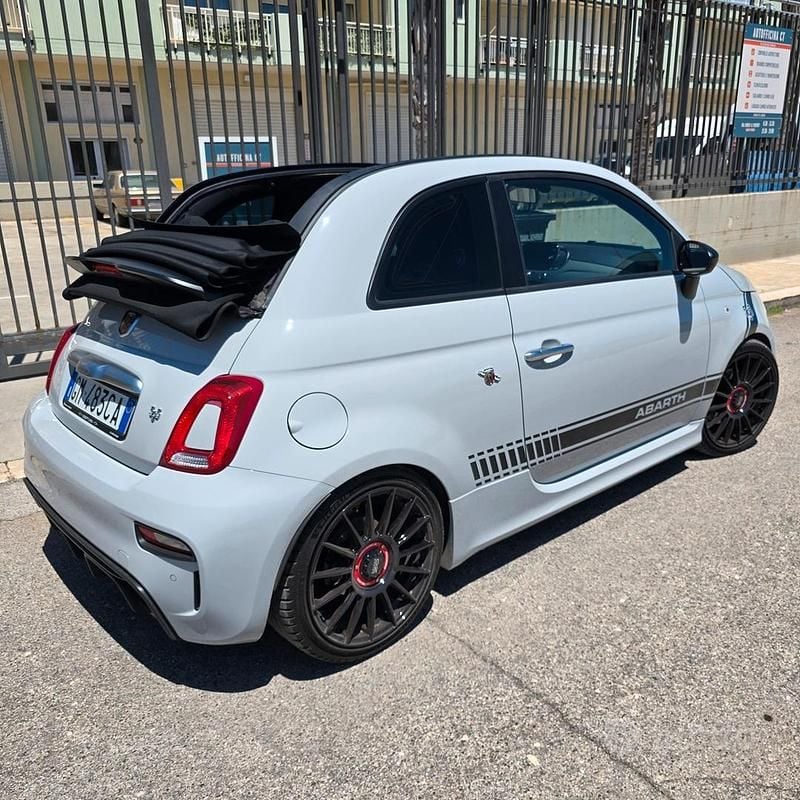 Usata Abarth 595C 180 CV (132 kW) 2023 Grigio Cabrio