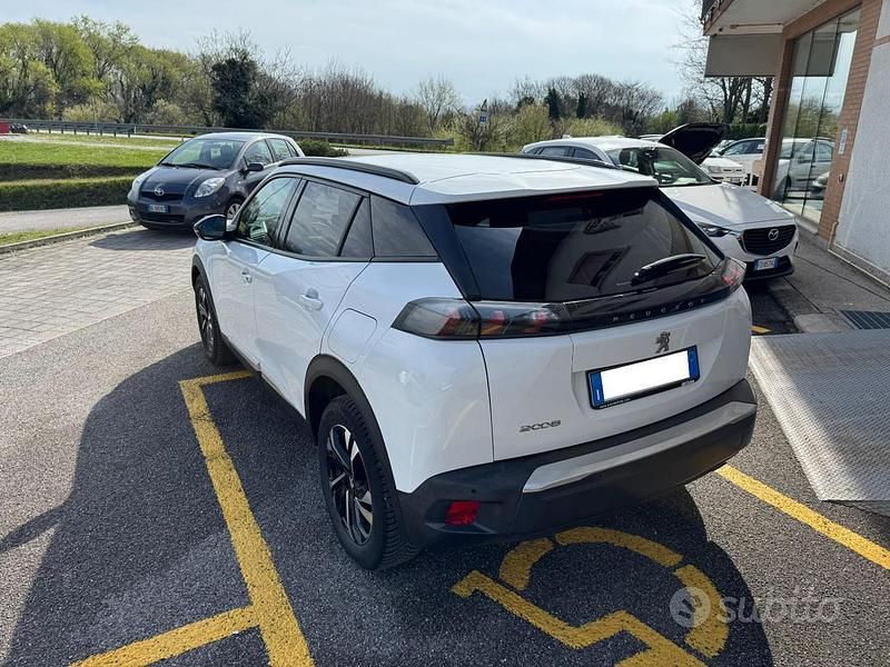 Usata Peugeot 2008 Allure 101 CV (74 kW) 2022 Bianco SUV