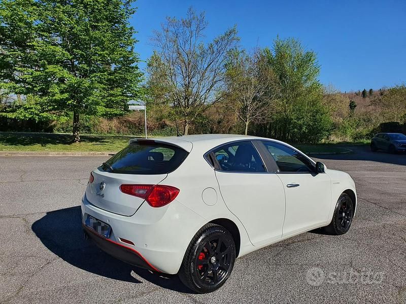 Usata Alfa Romeo Giulietta 105 CV (77 kW) 2013 Bianco Utilitaria