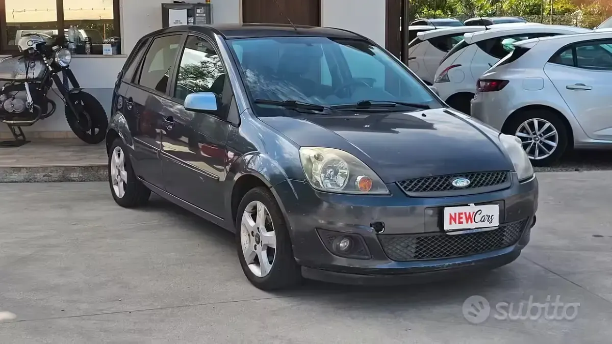 Second-hand Ford Fiesta Ghia 68 CP (50 kW) 2007 Gri Hatchback