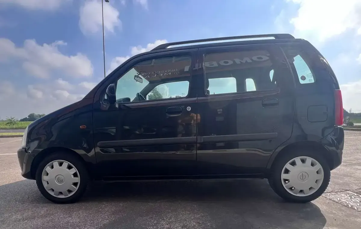 Usata Opel Agila Club 75 CV (55 kW) 2005 Nero Monovolume
