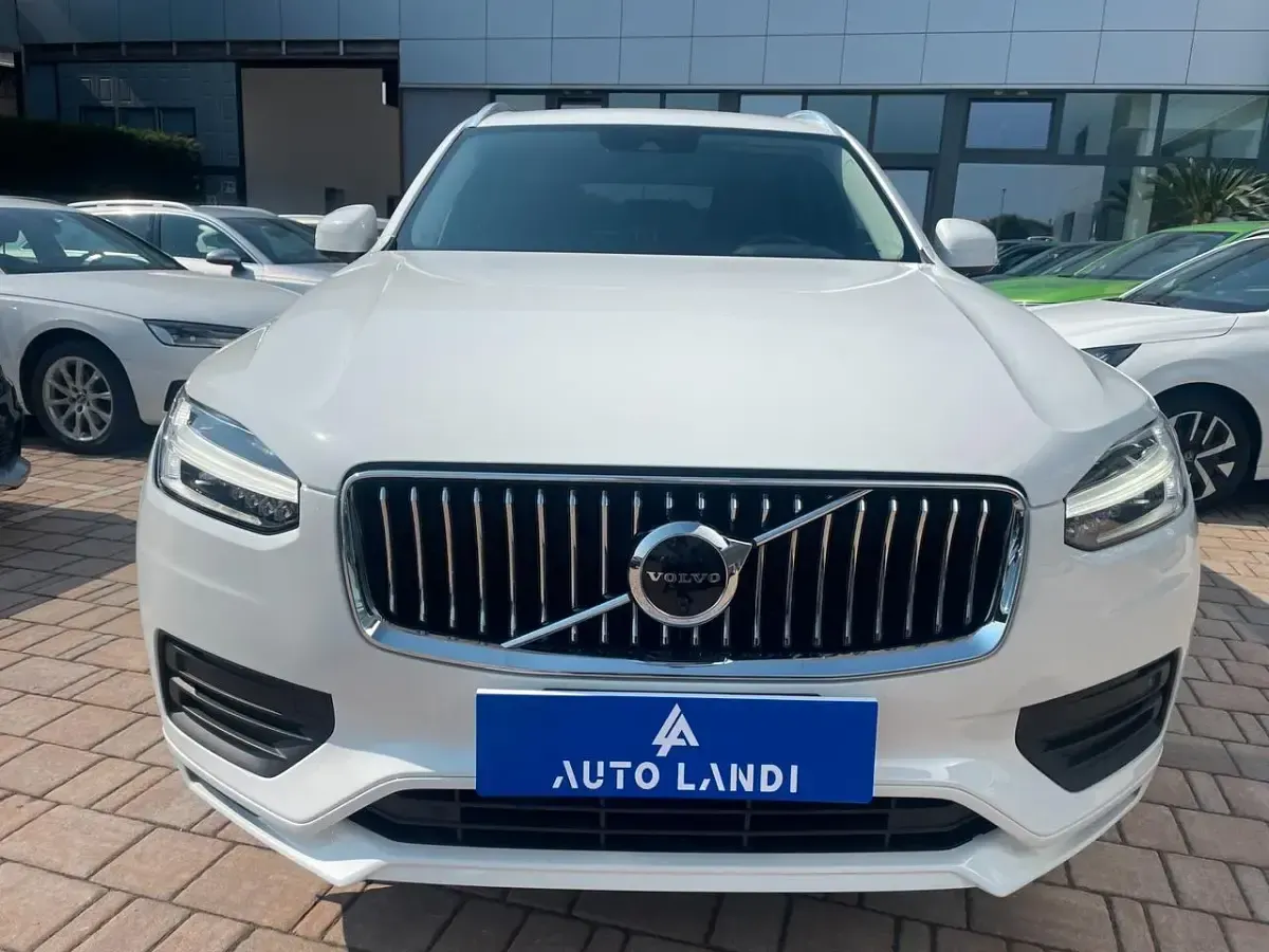 Usata Volvo XC90 Momentum 235 CV (172 kW) 2021 Bianco SUV