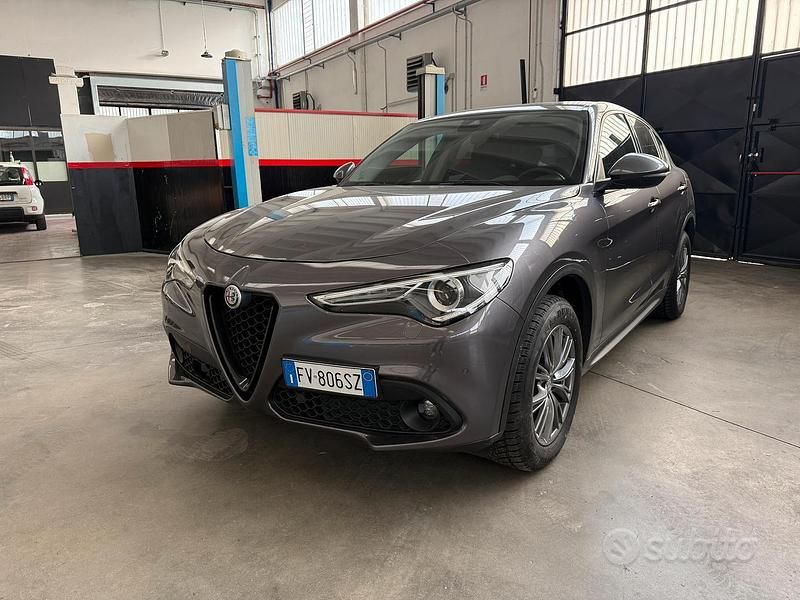 Usata Alfa Romeo Stelvio 190 CV (139 kW) 2019 Grigio SUV