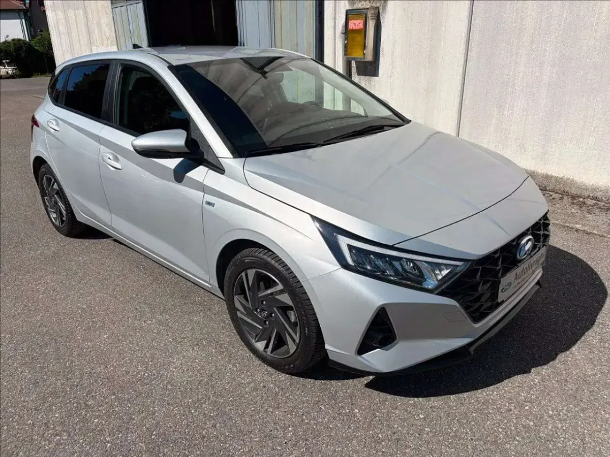 Usata Hyundai i20 101 CV (74 kW) 2022 Argento Utilitaria