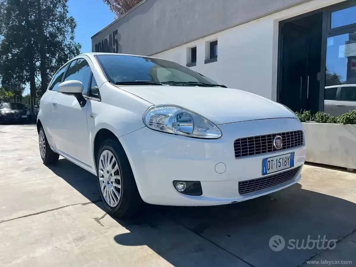 Usata Fiat Grande Punto Dynamic 65 CV (47 kW) 2008 Bianco Utilitaria