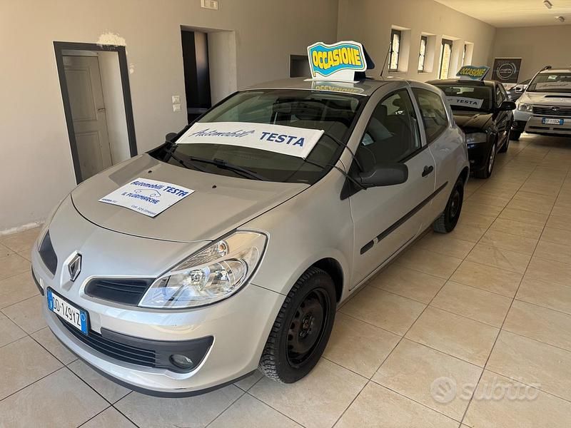 Usata Renault Clio II Luxe 75 CV (55 kW) 2007 Grigio Berlina