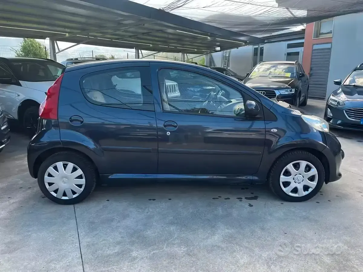 Begagnad Peugeot 107 68 HK (50 kW) 2007 Blå Halvkombi