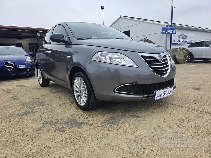 Usata Lancia Ypsilon Gold 95 CV (69 kW) 2015 Grigio Utilitaria