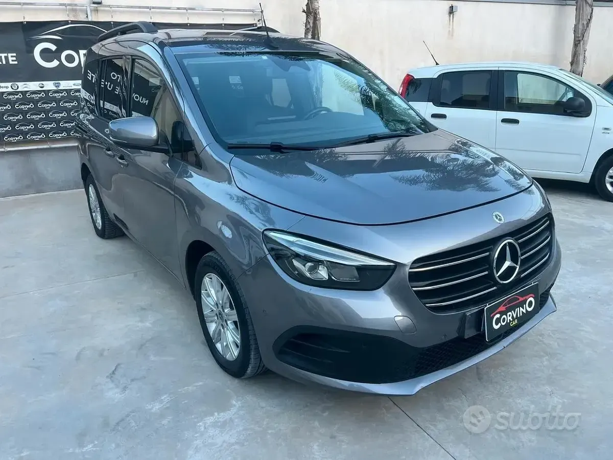 Usata Mercedes T180 Premium 116 CV (85 kW) 2023 Grigio Monovolume