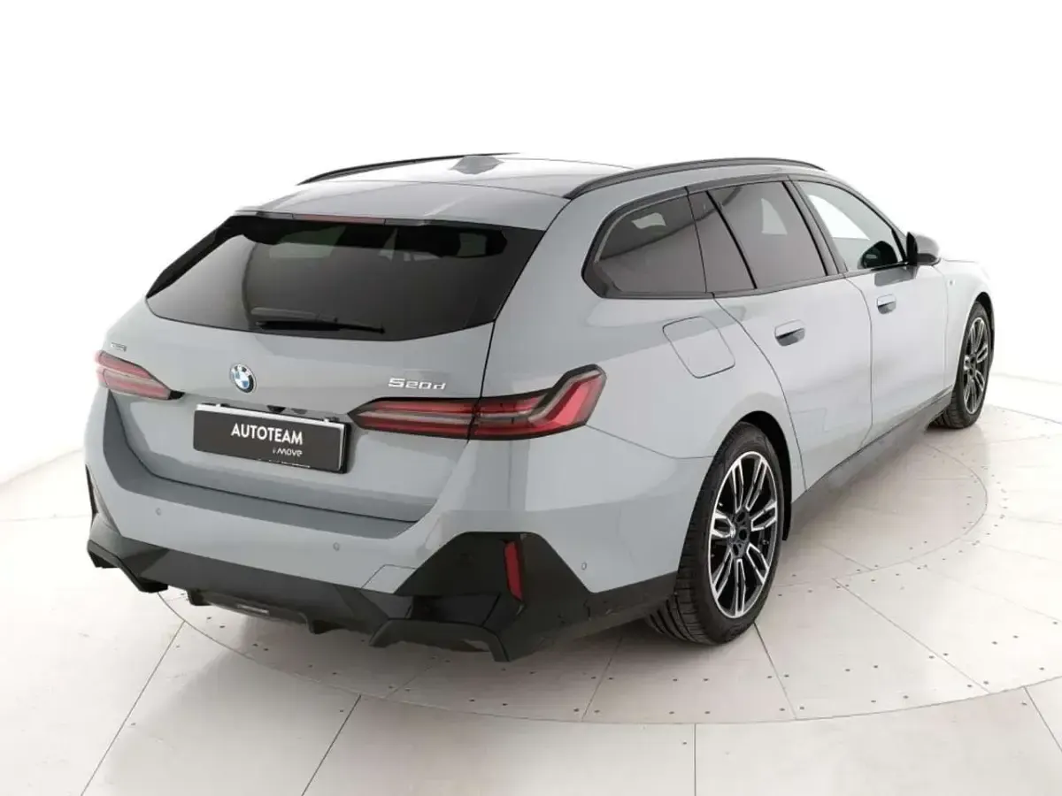 Usata BMW 520 M Sport 197 CV (144 kW) 2025 Grigio metall. Station wagon