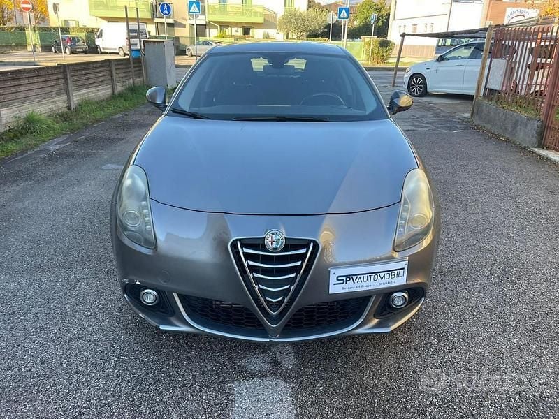 Usata Alfa Romeo Giulietta Exclusive 105 CV (77 kW) 2013 Grigio Utilitaria