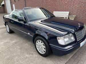 Usata Mercedes E200 136 CV (100 kW) 1996 Blu Cabrio