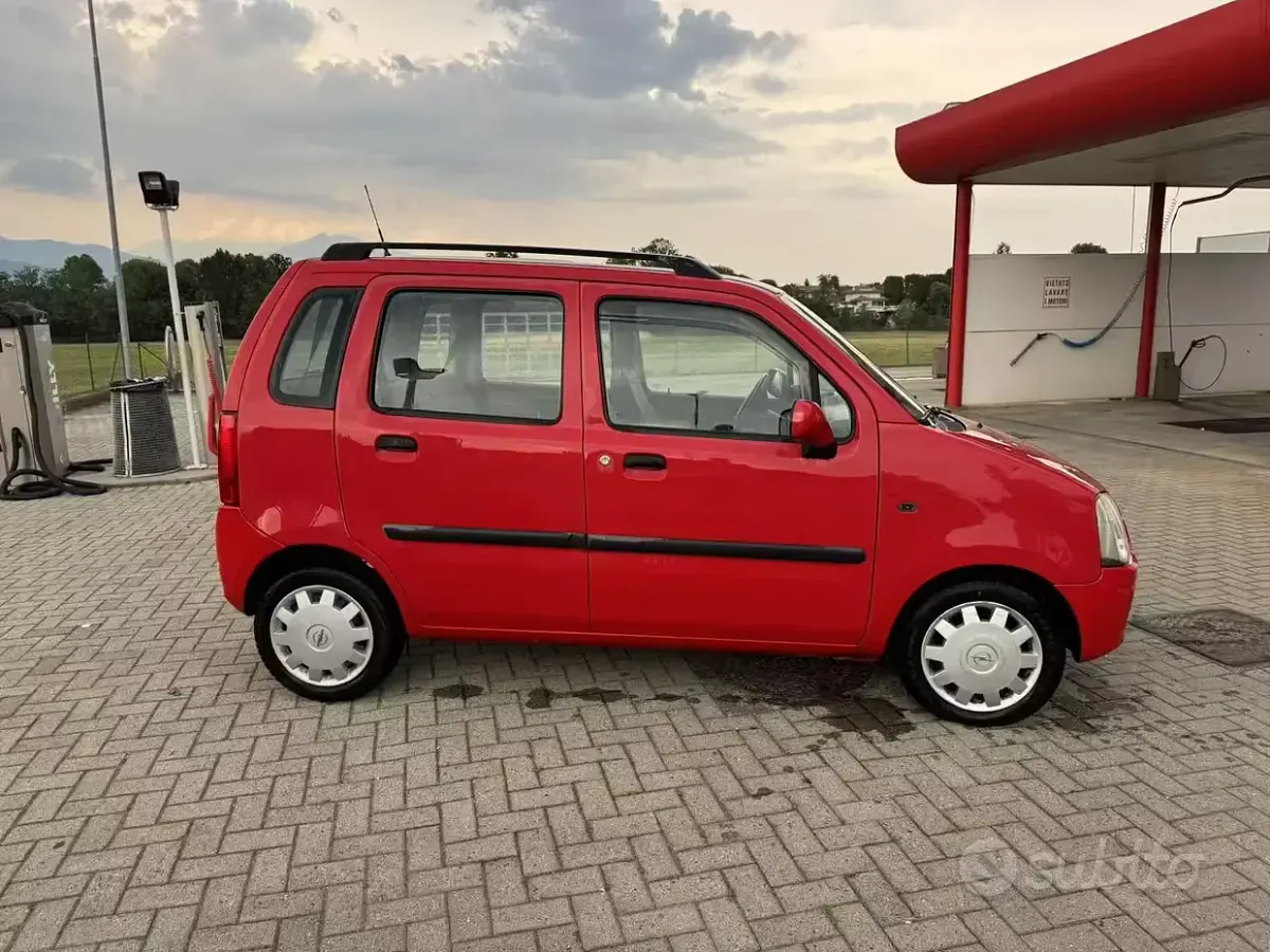 Usata Opel Agila 75 CV (55 kW) 2003 Rosso Monovolume