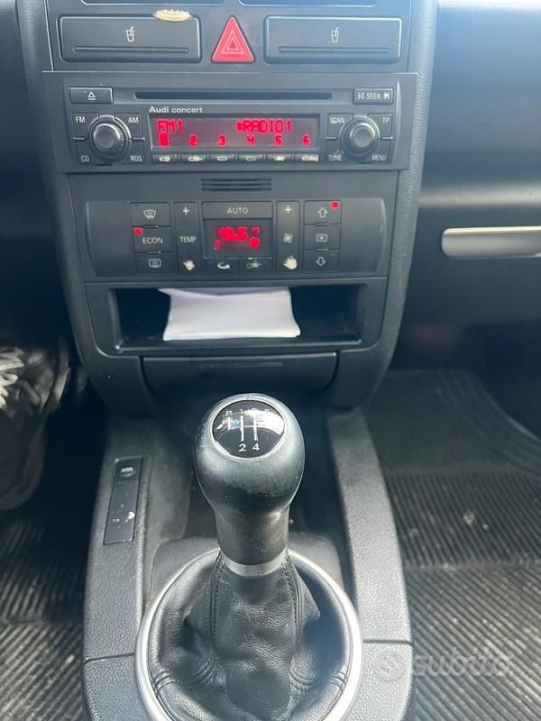 Usata Audi A2 Comfort 75 CV (55 kW) 2003 Blu Utilitaria