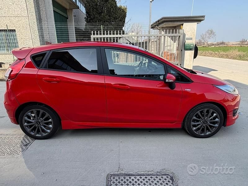 Usata Ford Fiesta ST-Line 95 CV (69 kW) 2017 Rosso Berlina