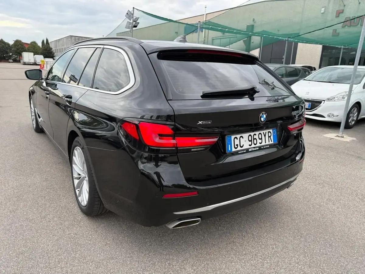 Usata BMW 520 Luxury Line 190 CV (139 kW) 2020 Nero Station wagon