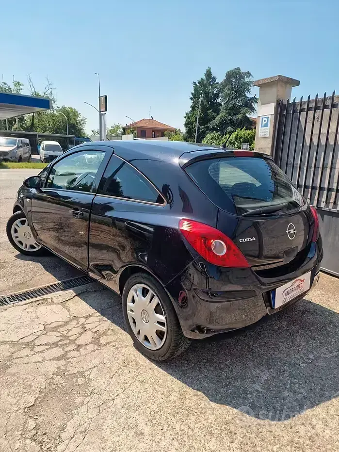 Usata Opel Corsa Sport 80 CV (58 kW) 2009 Nero Utilitaria