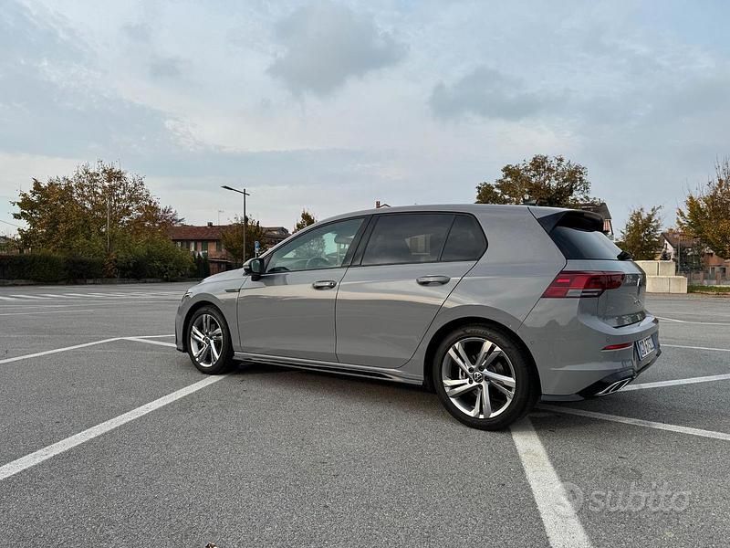 Usata VW Golf VIII R-line 150 CV (110 kW) 2021 Grigio Berlina