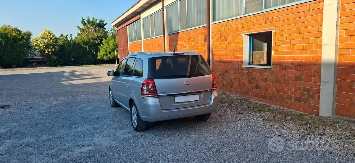 Usata Opel Zafira 150 CV (110 kW) 2012 Grigio Monovolume
