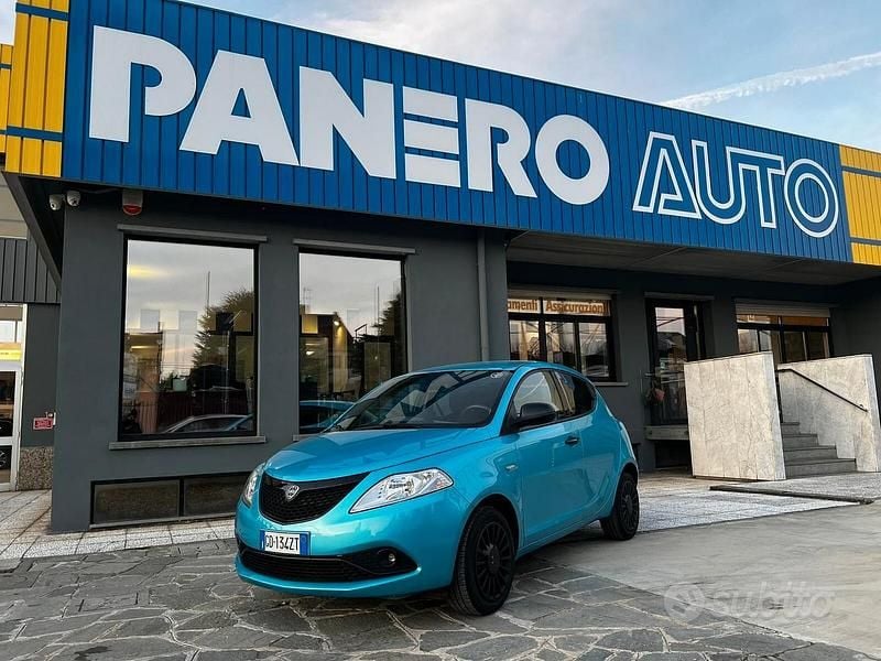 Usata Lancia Ypsilon Gold 69 CV (50 kW) 2021 Blu Utilitaria