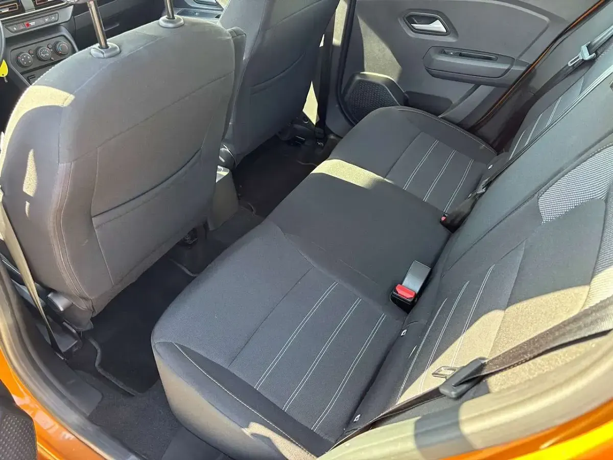 Usata Dacia Sandero Comfort 91 CV (66 kW) 2023 Arancione Berlina