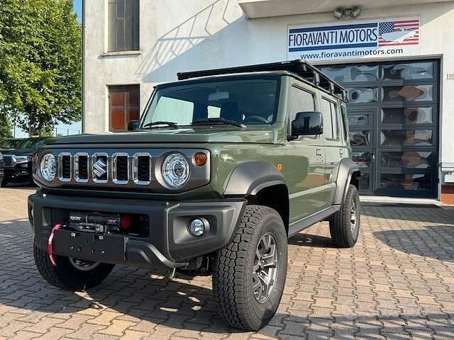 Verde Nuova 2025 Suzuki Jimny Adventure SUV | 51.500 € - Immagine 1/4