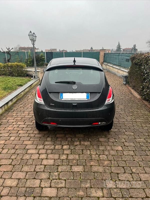 Usata Lancia Ypsilon 69 CV (50 kW) 2024 Nero Utilitaria