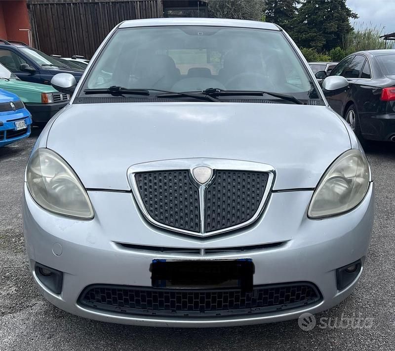 Usado Lancia Ypsilon 90 HP (66 kW) 2007 Cinzento Citadino