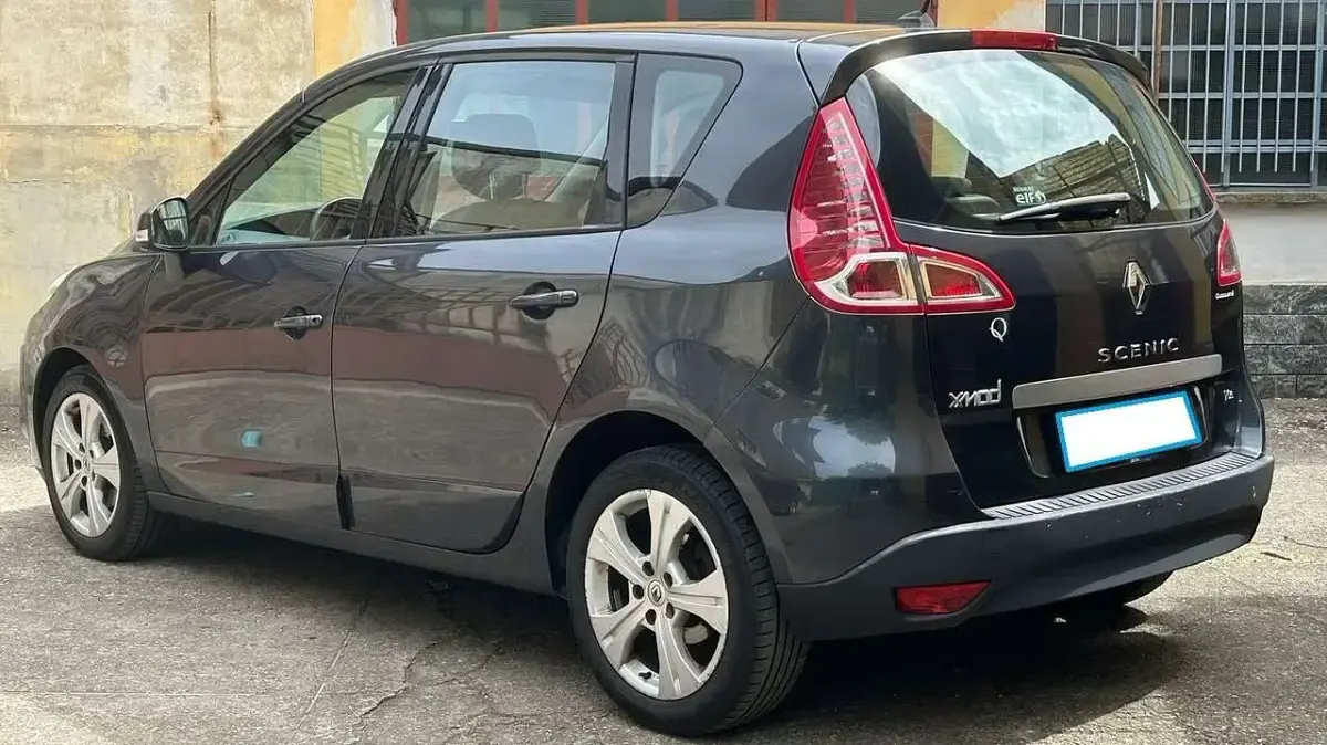 Usata Renault Scenic E-Tech Dynamique 131 CV (96 kW) 2011 Grigio Monovolume
