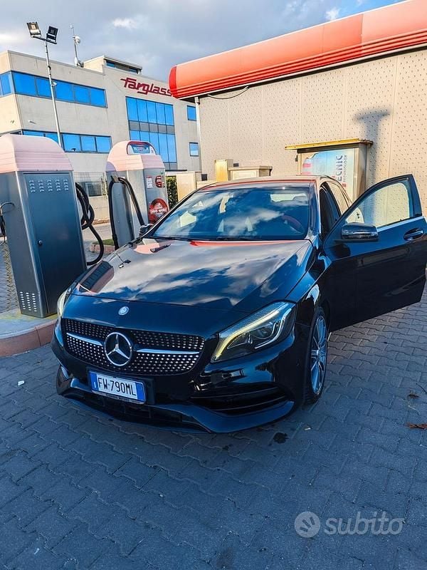 Usata Mercedes A200 156 CV (114 kW) 2019 Nero Utilitaria