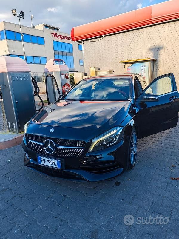 Nero Usata 2019 Mercedes A200 Due volumi | 18.100 € (Buon prezzo) - Immagine 1/4