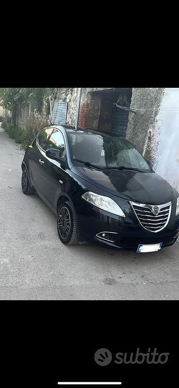 Usata Lancia Ypsilon 69 CV (50 kW) 2014 Nero Utilitaria
